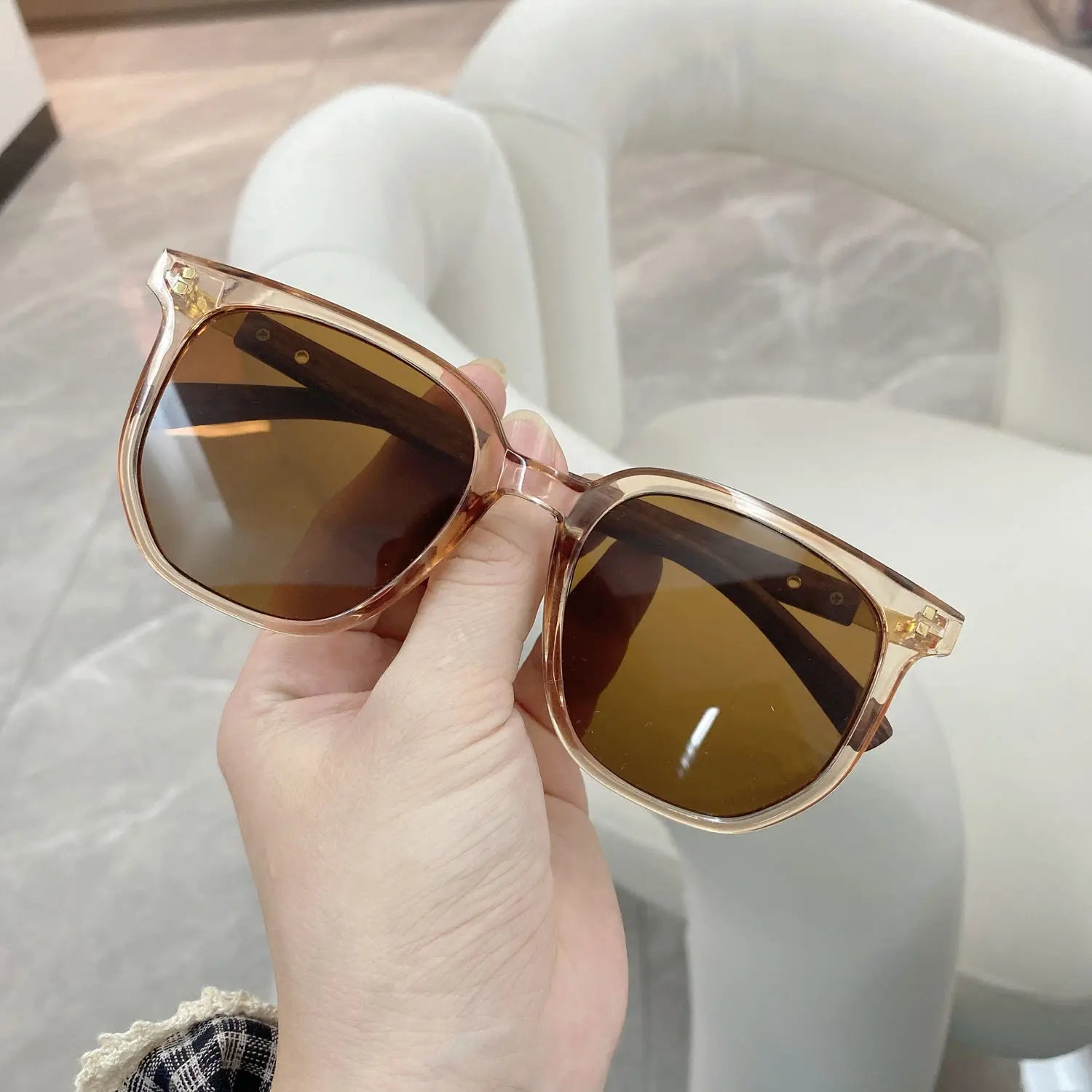 Vintage Square Frame Sunglasses for Women Men 2025 Trendy Retro Wood Grain Plastic Frame UV 400 Protection Eyepeice
